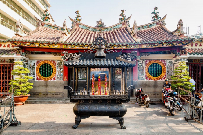 SAI GON EAST MEETS WEST