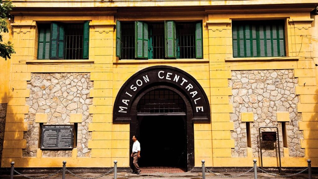 Cẩm nang du lịch Nhà tù Hỏa Lò, di tích lịch sử Maison Centrale tại Hà Nội