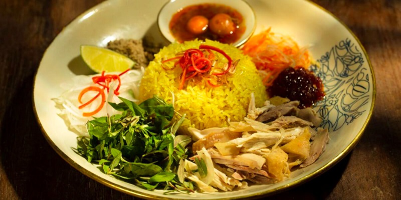 Hoi An chicken rice served with herbs and pickles