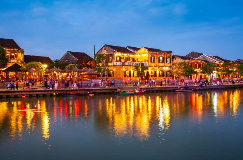 Lantern-lit streets in Hoi An Ancient Town at night
