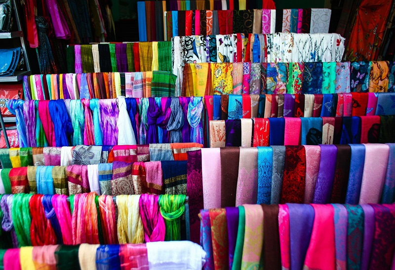 Hoi An silk products recommended items in what to buy in Hoi An