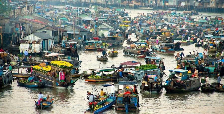 floating markets in mekong delta at cai rang floating market