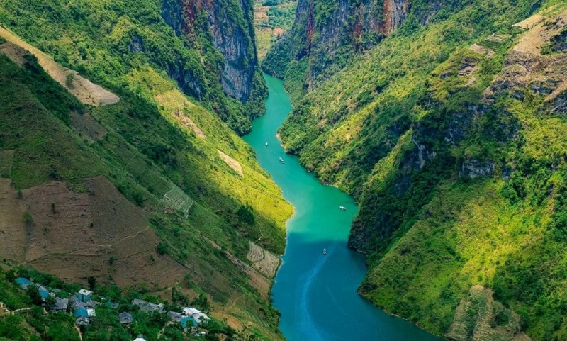 Nho Que River seen from Ma Pi Leng Pass on the Ha Giang Loop