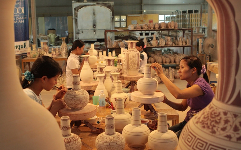 Artisan making pottery by hand in Bat Trang Pottery Village