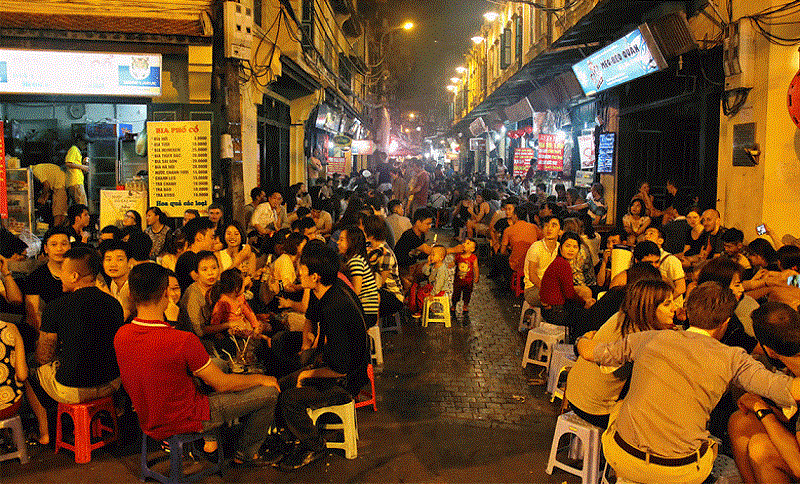 Ta Hien Beer Street in Hanoi Old Quarter at night
