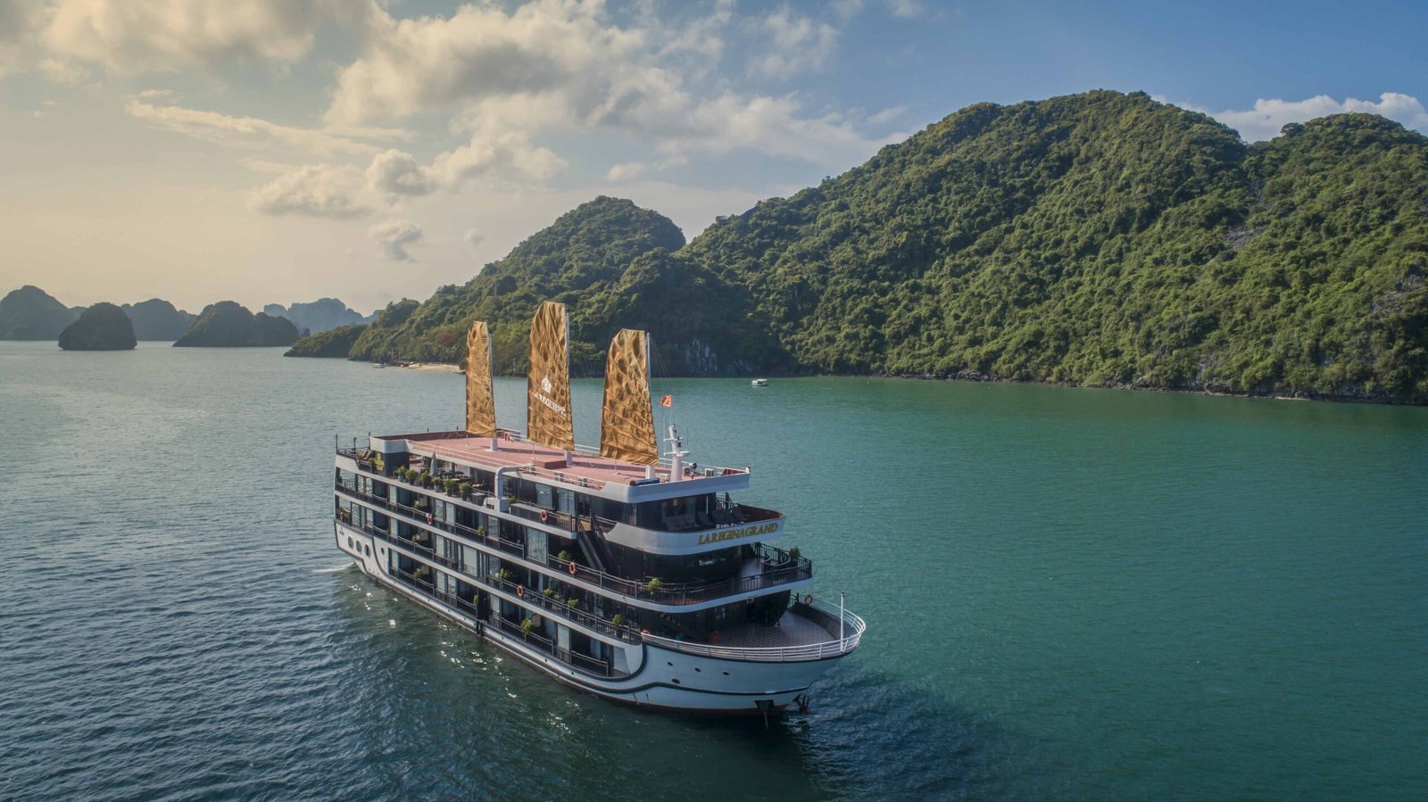 LA REGINA GRAND CRUISE – 2-DAY LUXURY VOYAGE THROUGH HA LONG & LAN HA BAY