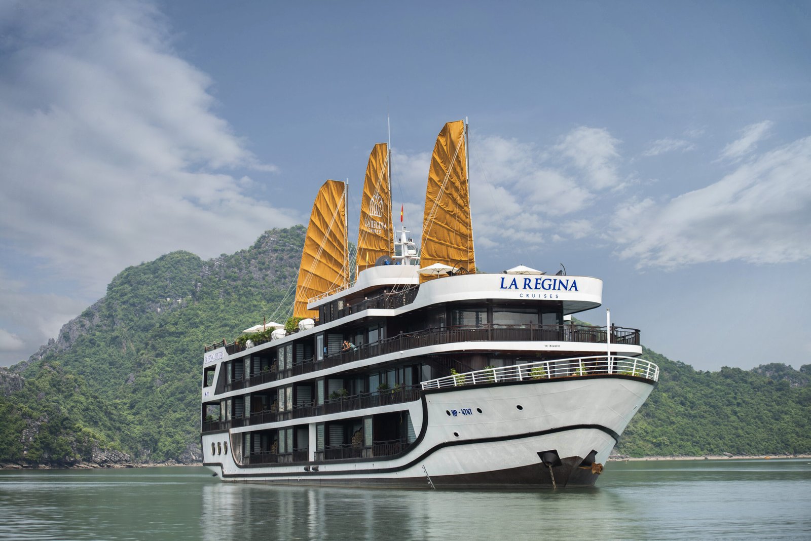 LA REGINA LEGEND CRUISE – 2-DAY LUXURIOUS ESCAPE THROUGH HA LONG & LAN HA BAY