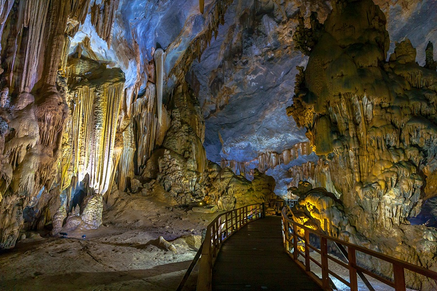 Inside Paradise Cave with stalactites and large chambers
