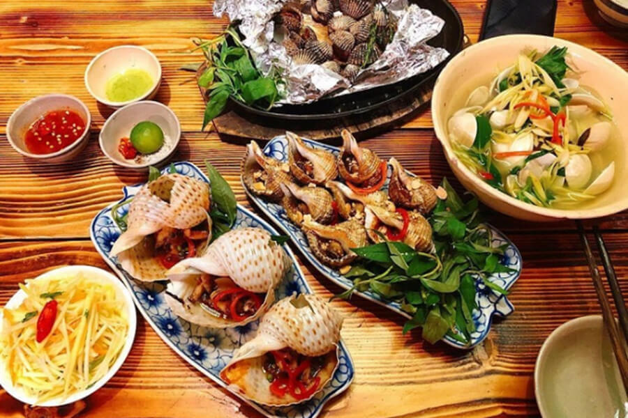 Seafood dinner served on a Ha Long Bay cruise