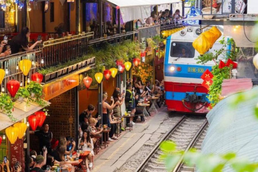 Hanoi LGBT-friendly cultural travel experience