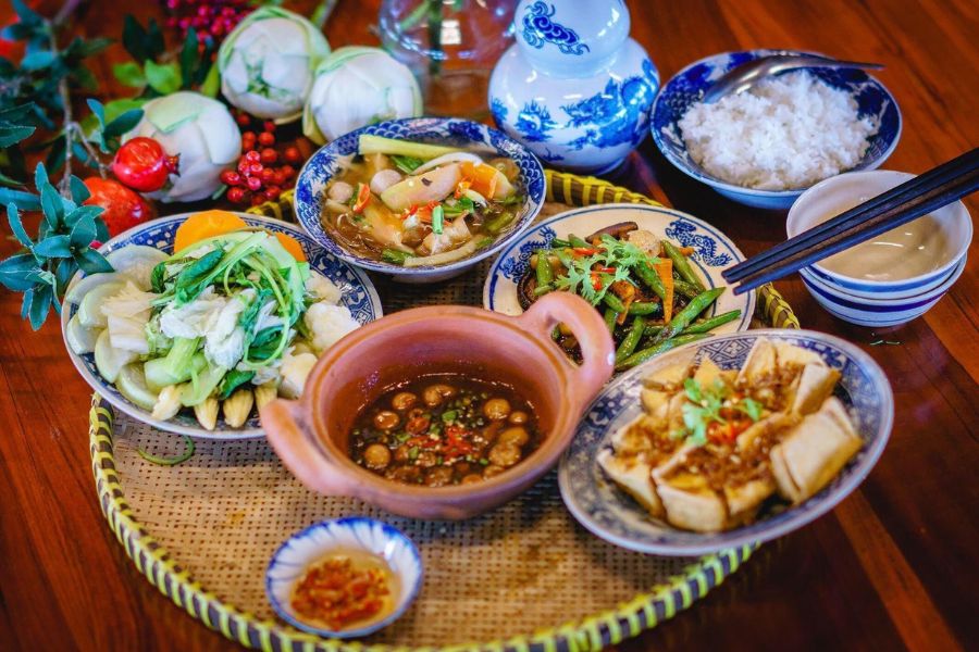 Home-cooked dinner local living experience in Hue Vietnam