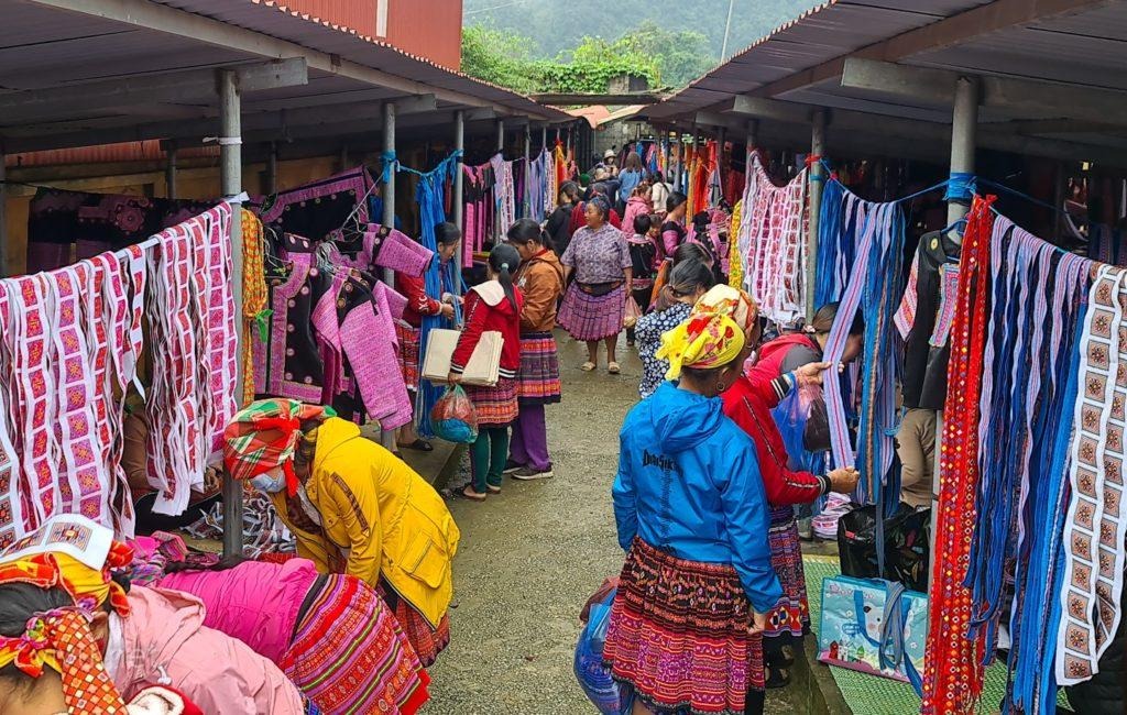 Mai Chau Travel Guide – local textile weaving and traditional handicrafts in Mai Chau