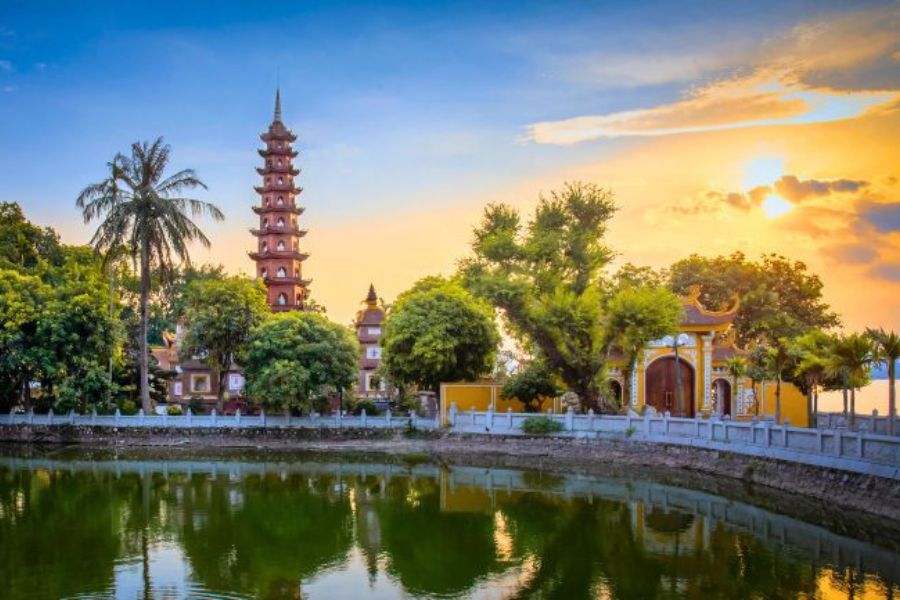 Vietnam temple etiquette and cultural norms for couples and public affection