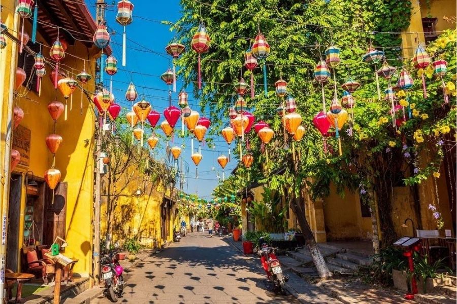 Hoi An lantern town – romantic stop for couples in Vietnam