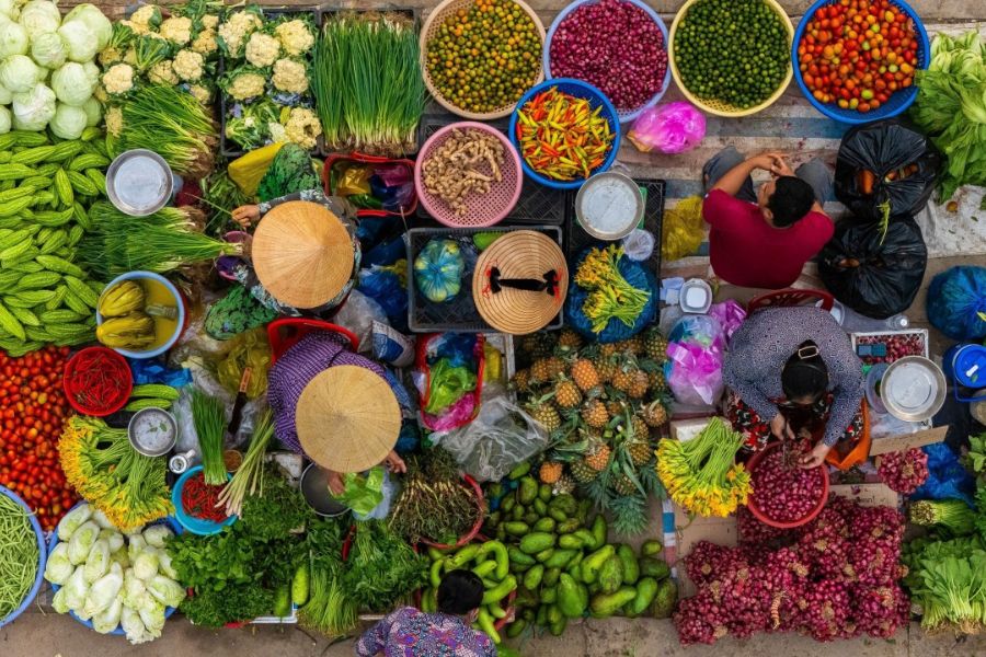 Local market as a community experience in Vietnam