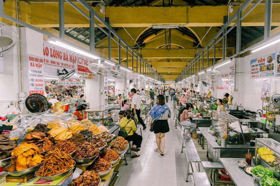 Local street food experience in Vietnam