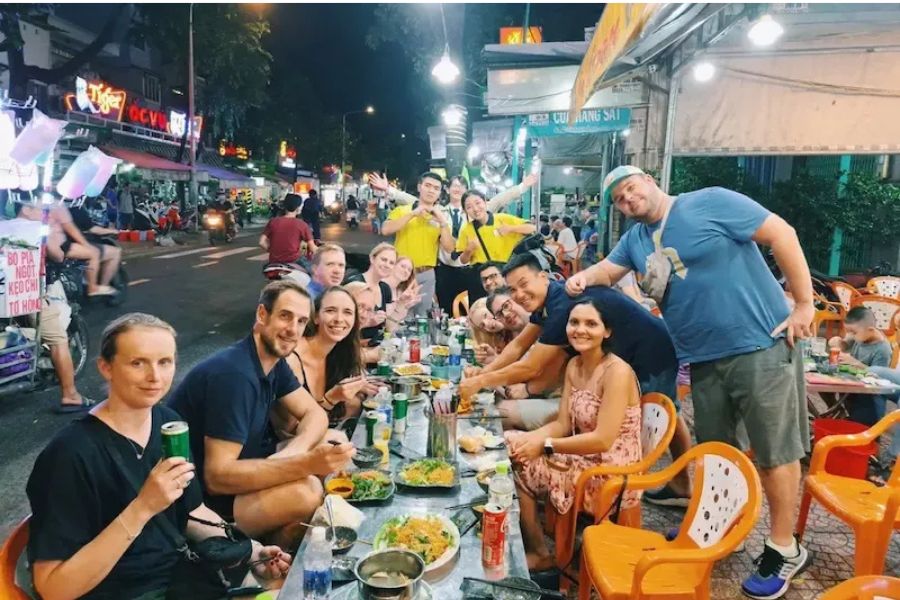 Vietnam street food prices – pho and banh mi cost