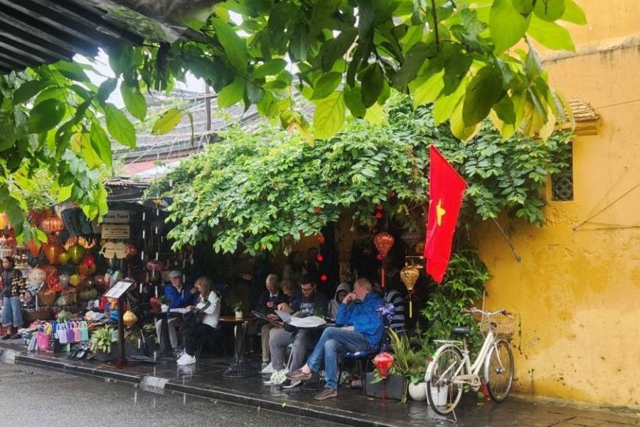 vietnam coffee culture street cafe experience