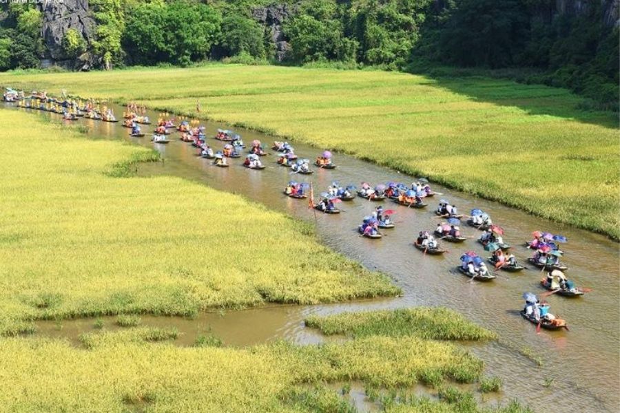 ninh binh boat ride limestone mountains vietnam