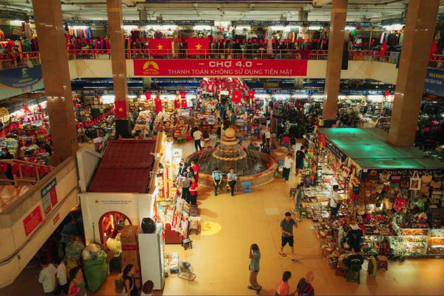 cash payment in vietnam local market