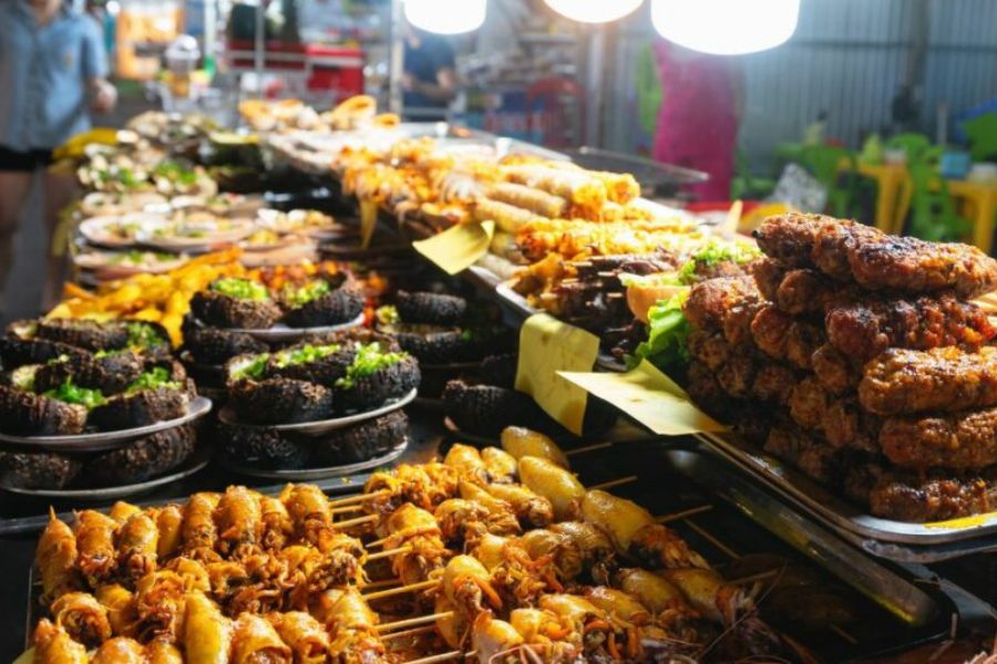 what to eat in vietnam street food experience