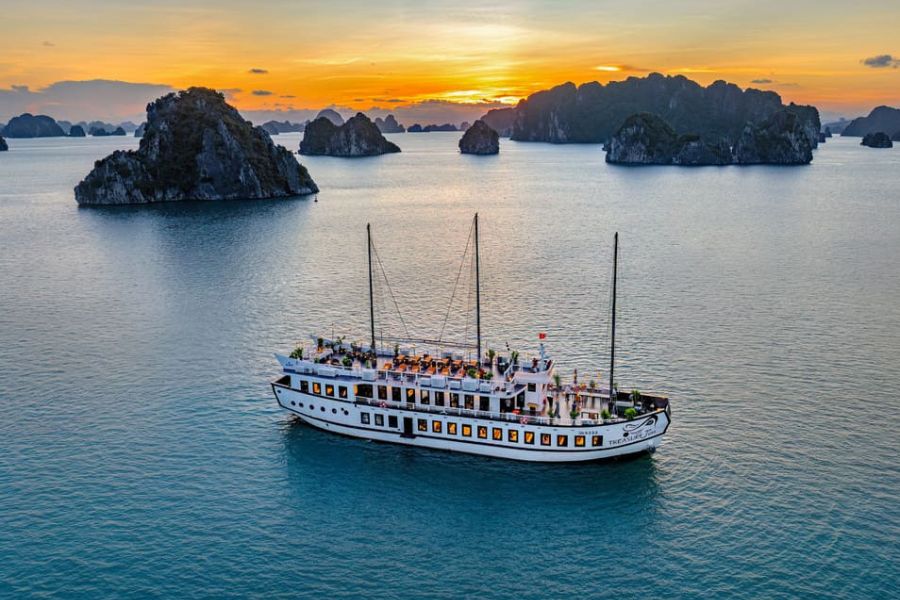 Ha Long Bay cruise experience in Vietnam
