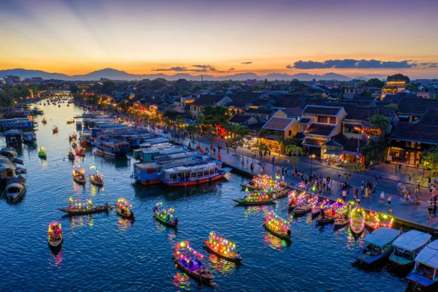 hoi an sunset and lantern experience