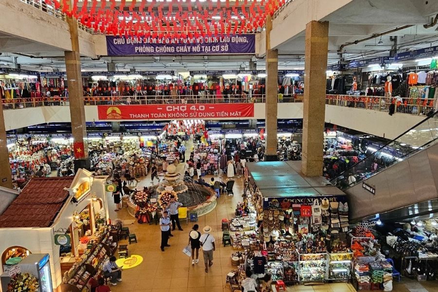 traditional local market in vietnam