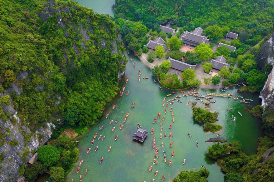 Travel Vietnam experience through landscapes and local culture
