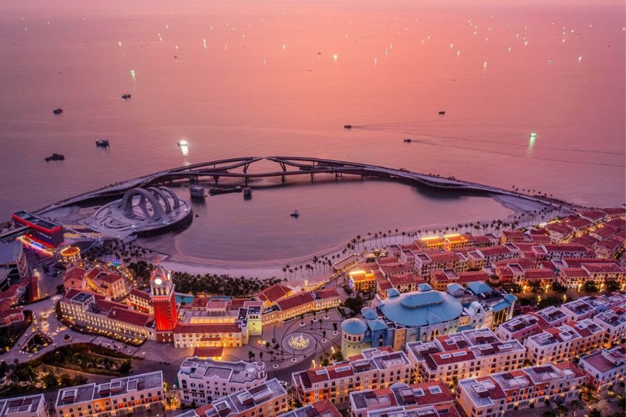 LGBT honeymoon in Vietnam on a tropical beach