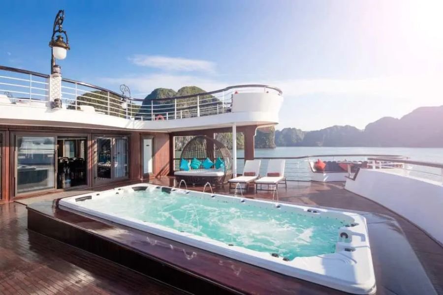 Luxury cabin on a Ha Long Bay Cruise