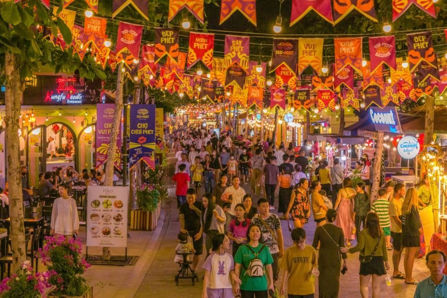 Hoi An Night Market, one of the most popular Vietnam night markets