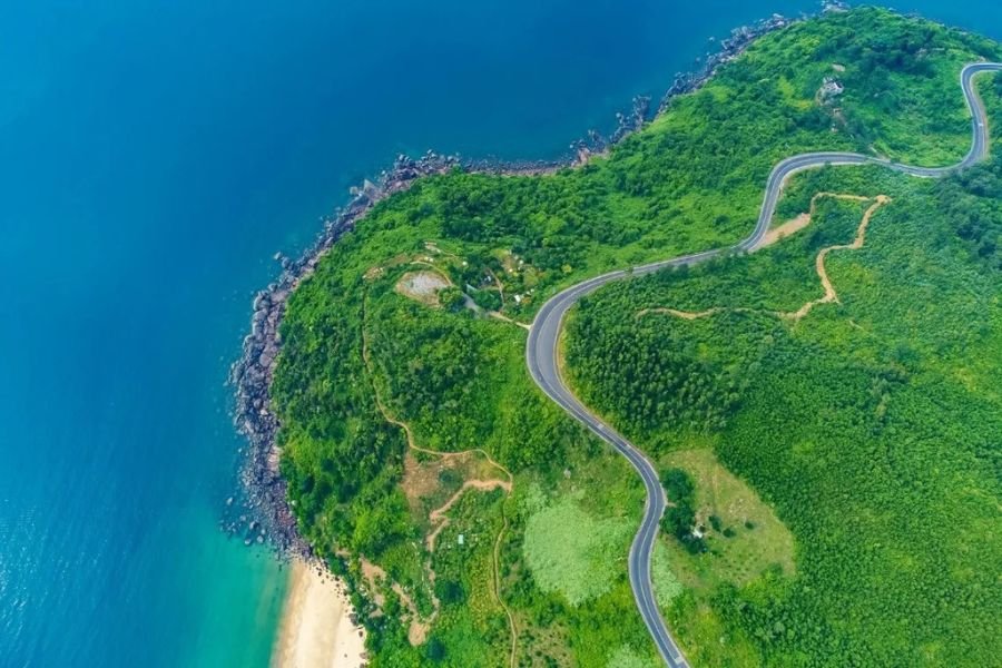 Vietnam Scenic Drives along Hai Van Pass