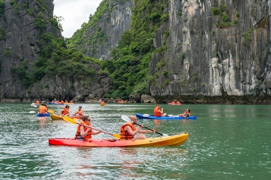 Kayaking during a Ha Long Bay cruise