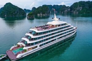 Luxury vs mid-range Ha Long Bay cruise