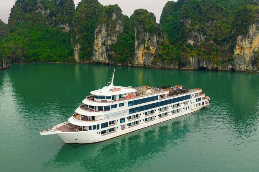 Mid-range Ha Long Bay cruise in Vietnam
