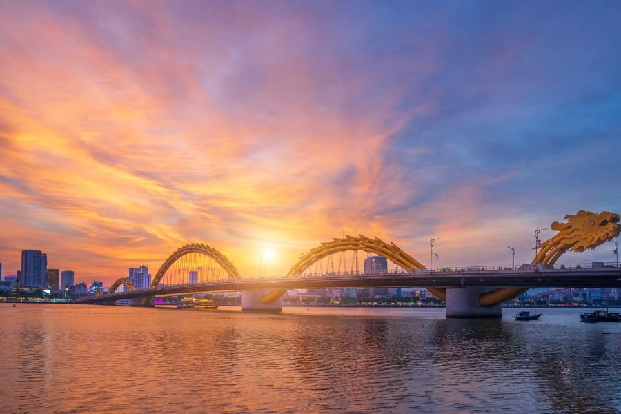 Da Nang Han River and Dragon Bridge at night