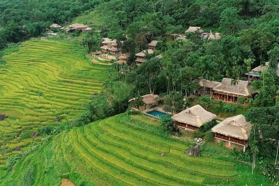 Pu Luong homestay overlooking rice terraces
