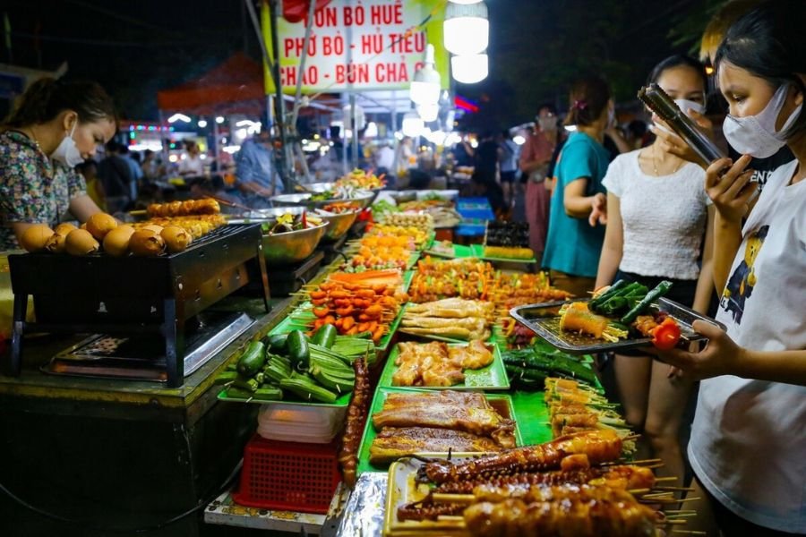 Vietnam Night Markets with local street food stalls