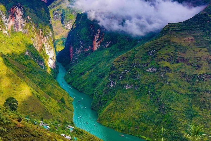 Ma Pi Leng Pass overlooking Nho Que River in Ha Giang