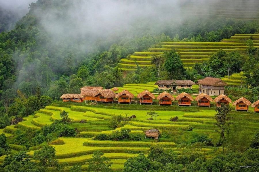 Pu Luong rice terraces and mountain villages in autumn