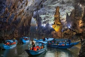Vietnam Caves – Underground river inside Phong Nha Cave